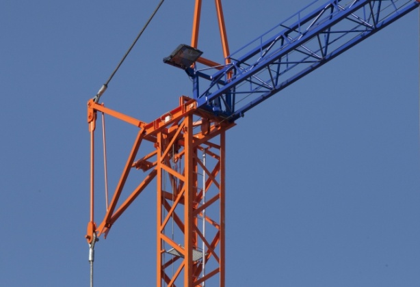 Self erecting cranes